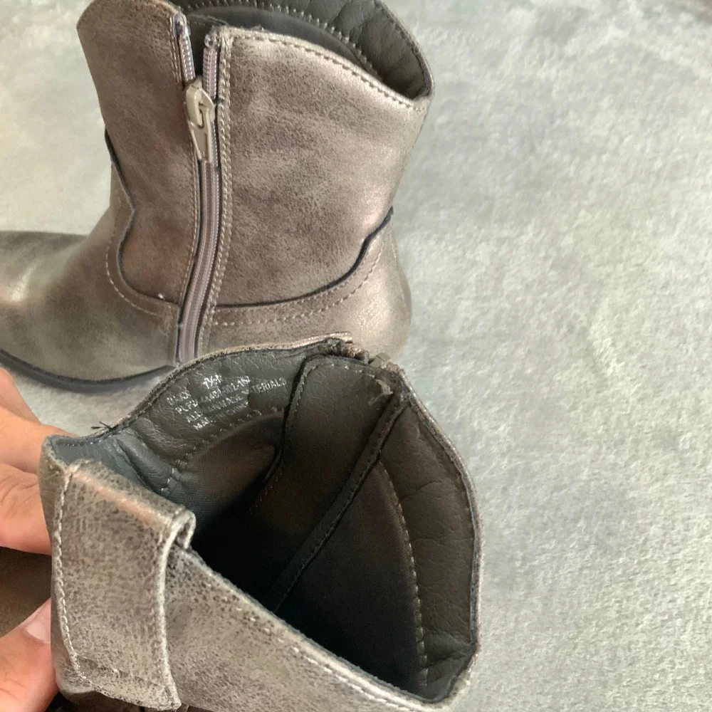Frye and Co Womens Metallic Pewter Western Ankle Boots Braided Detail Size 7.5M